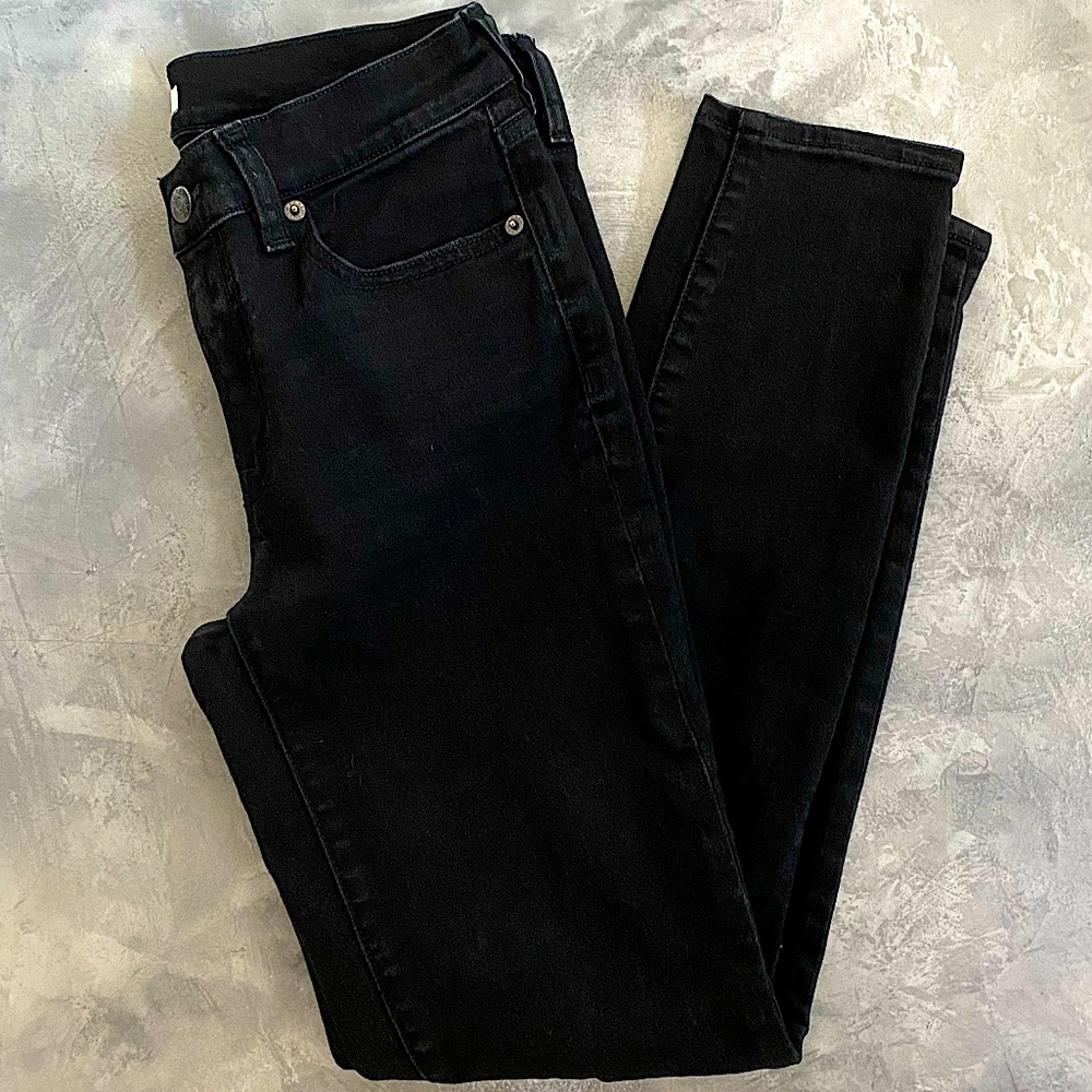 SOLD 🖤J.CREW Distressed Skinny!